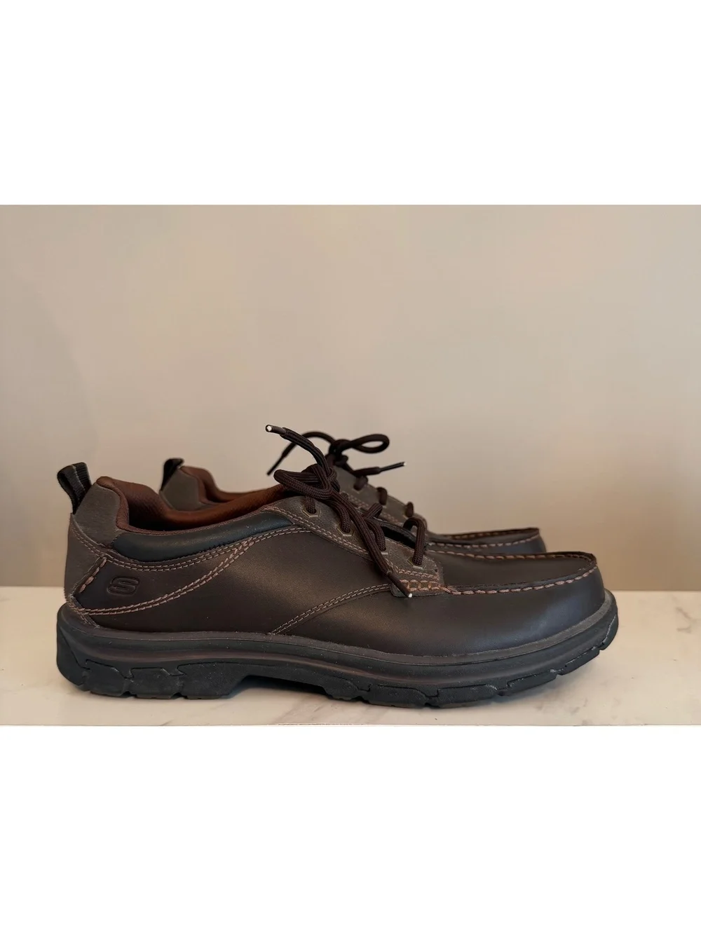 Skechers Men's Size 11 Relaxed Fit Leather Memory Foam Shoes Brown SN 64262